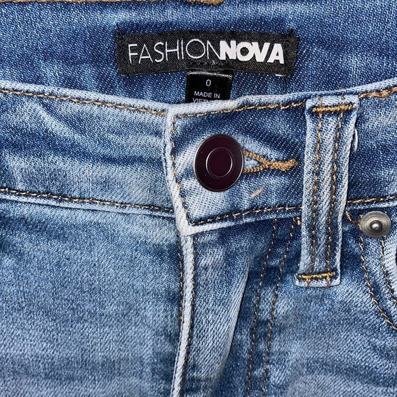 Fashionnova Light Wash Mom Jeans - Picture 3 of 5